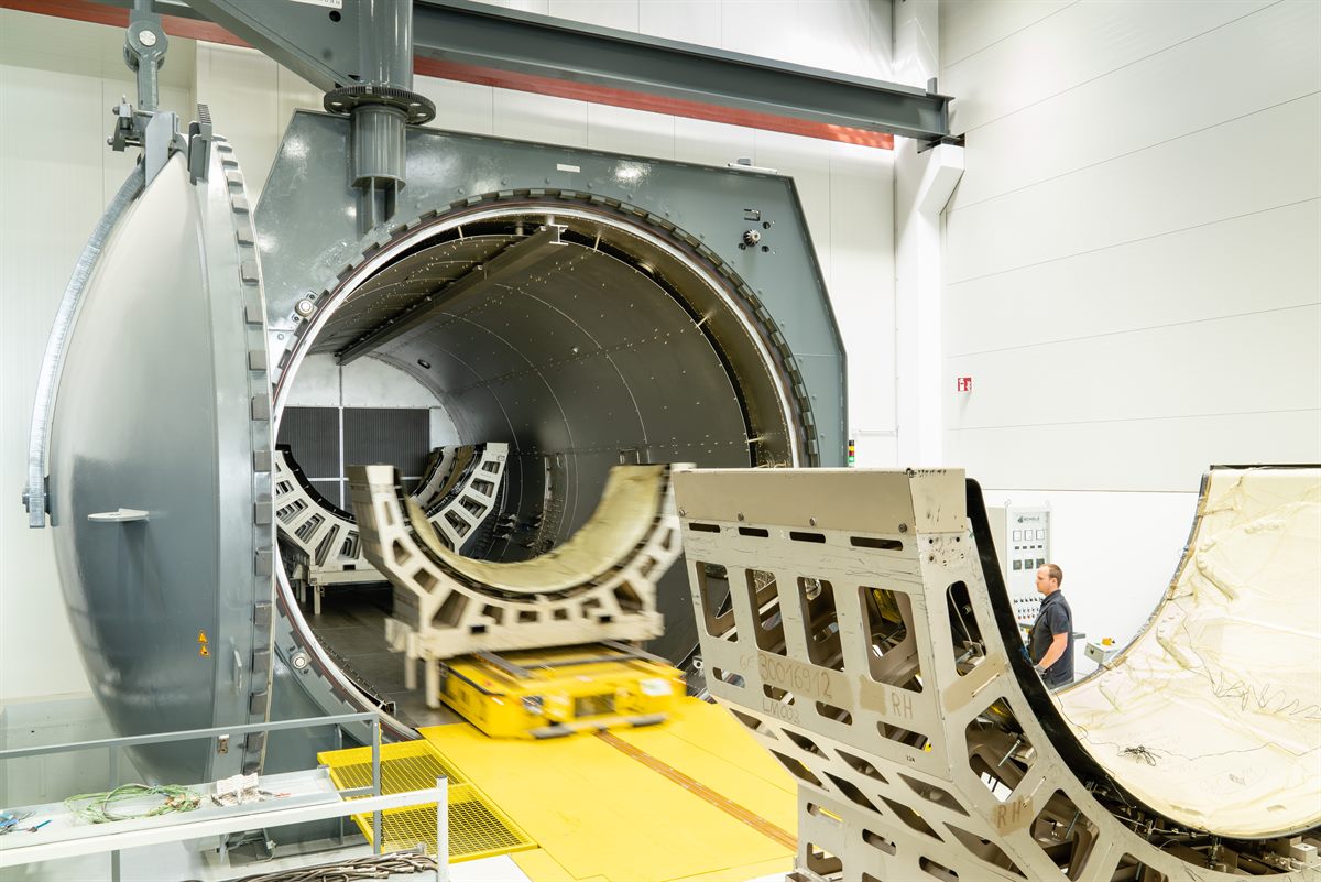 Large-scale Autoclave