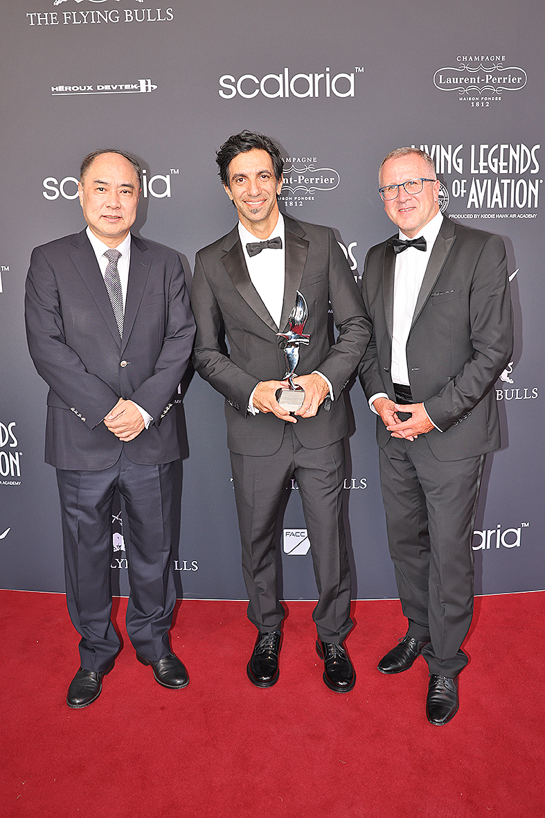 Member of the FACC Supervisory Board Wang Jian, Red Bull Air Race pilot and Living Legends award winner Dario Costa and CEO Robert Machtlinger