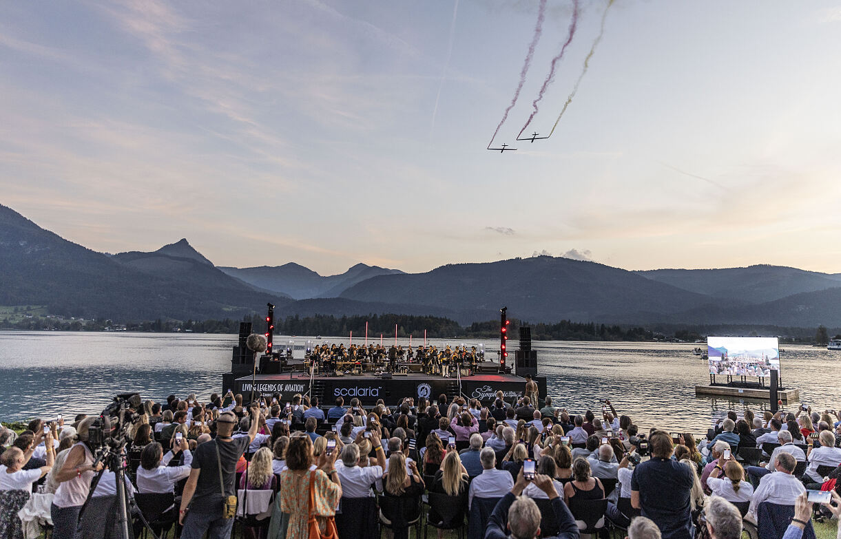 The Flying Bulls, award winner Dario Costa, Living Legend Hall of Fame member Felix Baumgartner and two Eurofighters from the Austrian Armed Forces presented the flying programme.