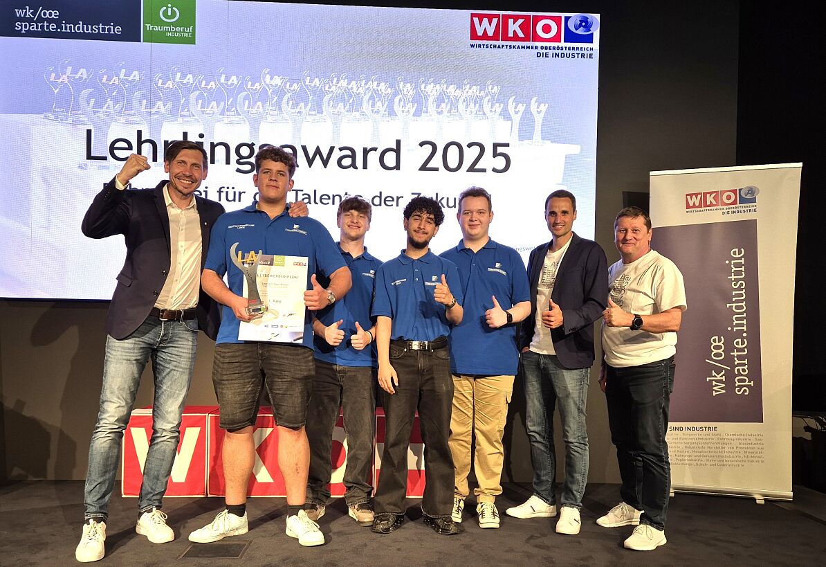 The successful Future Crew of FACC at the award ceremony.