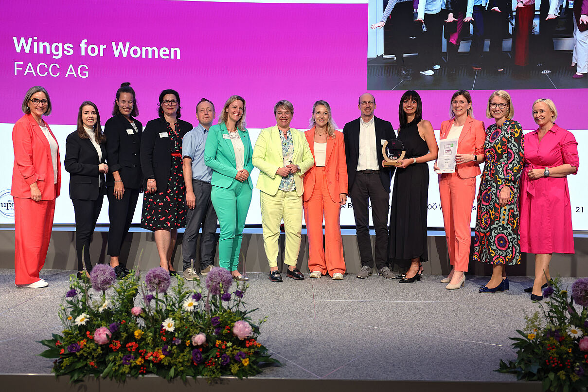 Das Team von FACC Wings for Women gewinnt den Frauenförderpreis des Landes Oberösterreich